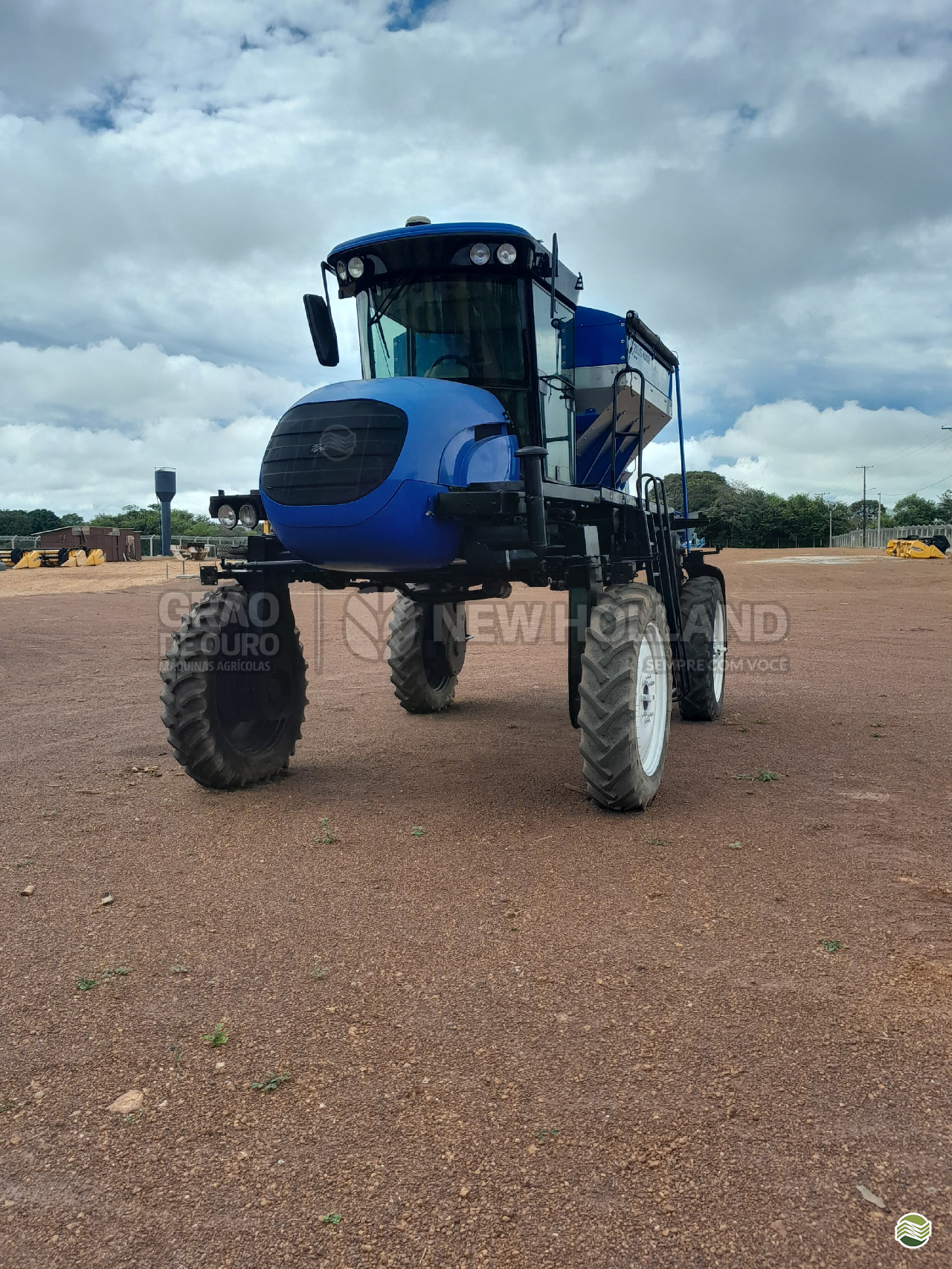 DISTRIBUIDOR AUTOPROPELIDO MONTANA PARRUDA DF 5000 Tração 4x2 Grão de Ouro - New Holland GURUPI TOCANTINS TO